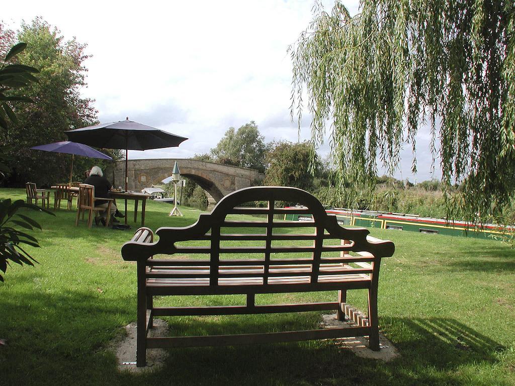 The Trout At Tadpole Bridge Faringdon Exterior foto